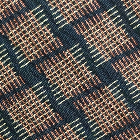 Giorgio Armani Classic Textured Silk Tie - Picture 8 of 8